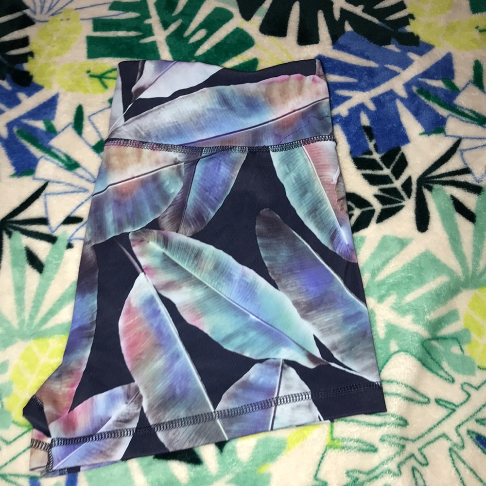 Shorts - Picture 3 of 3